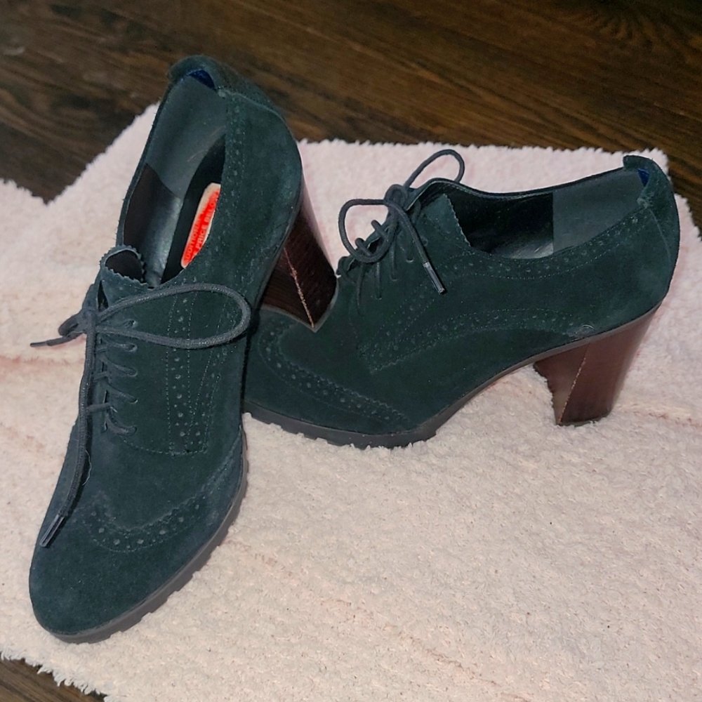 Shoes - Picture 3 of 4
